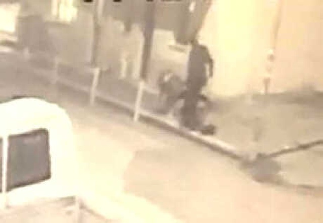 Genç Kadın, Sokak Ortasında Eski Sevgilisi Tarafından Bıçaklandı