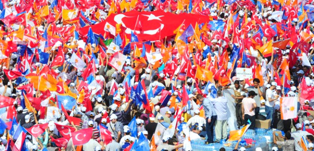 AK Parti Genel Merkezinden 'Bayrak' Açıklaması: Cumhurbaşkanımızın Bizi Ters Köşe Yapacağını Bilemedik