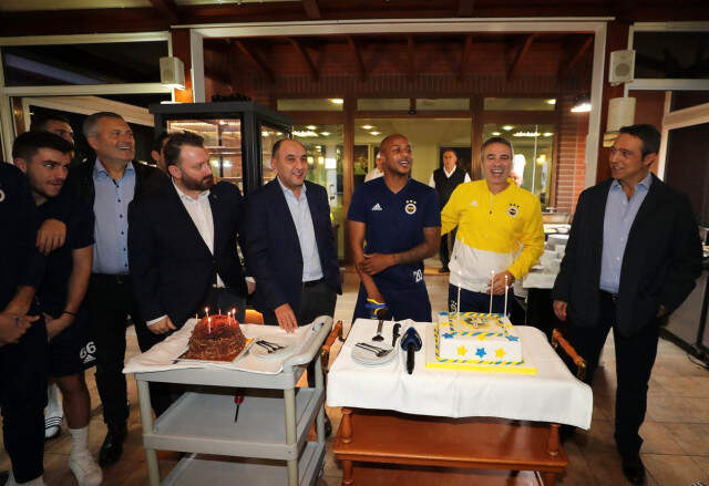 Fenerbahçe'de Ersun Yanal ve Andre Ayew'in <a class='keyword-sd' href='/dogum-gunu/' title='Doğum Günü'>Doğum Günü</a> Kutlandı