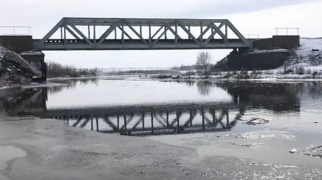 Termometreler Eksi 15 Dereceyi Gördü, Kars Çayı Buz Tuttu