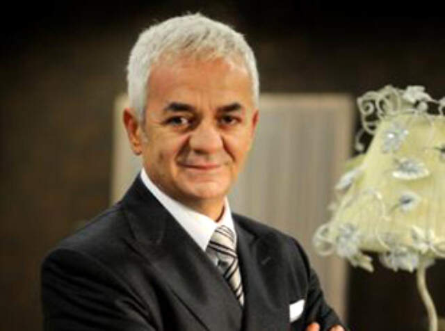 Zafer Algöz'ün Yolda Bulduğu İçi Mücevher Dolu Çantanın Sahibi Uludağ Gazozları'nın Patronu Çıktı! Zafer Algöz Kimdir?