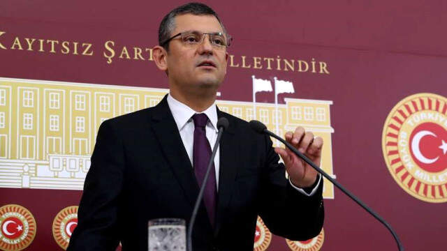 Bakan Akar'dan Özgür Özel'e 15 Temmuz Cevabı: Kafanızda Tabanca Varken, Hayır Diyebilecek Kaç Kişi Var?