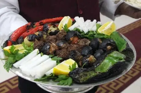 Gribe Yakalanmamak İçin Soğan Kebabı Yiyorlar