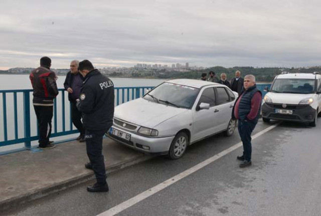 Kayıp Ağabeyini Arama Çalışmasını Ağlayarak İzledi