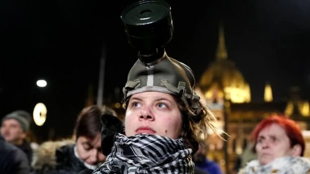 Köle Yasası': Macaristan'da On Binlerce Kişi Neden Hükümeti Protesto Ediyor?