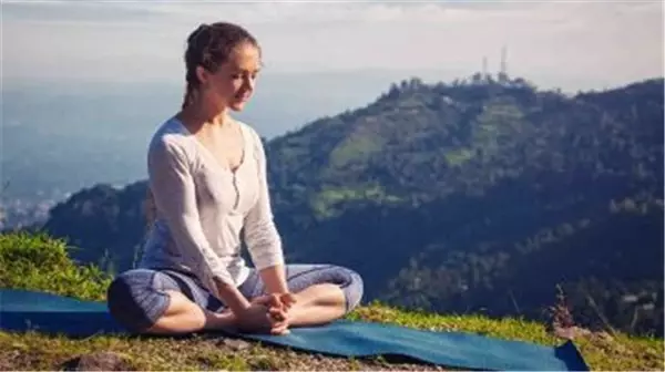 Yoga Hareketleri: Güne Enerjik Başlamanızı Sağlayacak Duruşlar ve Faydaları