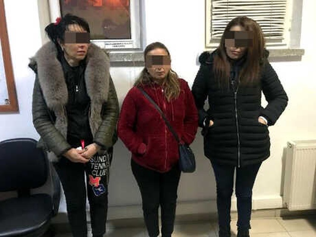 Fuhuş Operasyonunda 3 Kadın ile 15 Erkek Aynı Odada Yakalandı