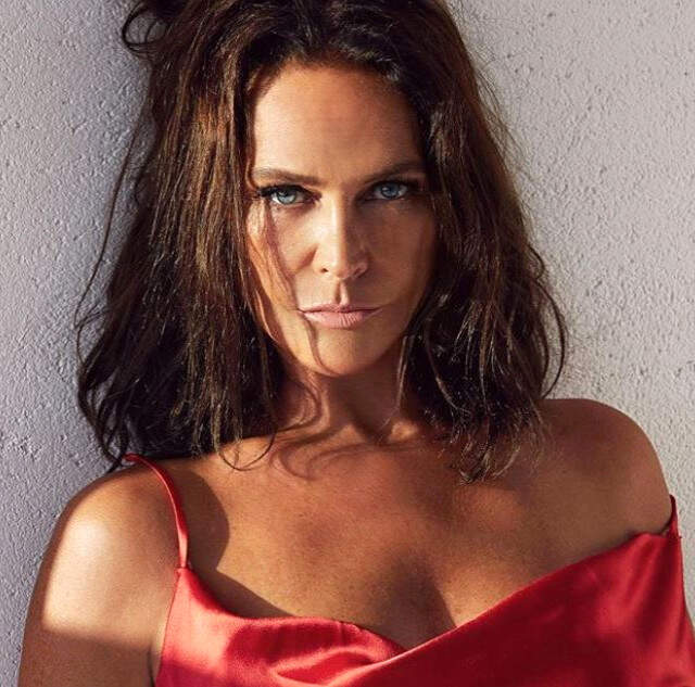 Hülya Avşar, Fiziğiyle Genç Kızlara Taş Çıkarttı