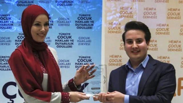 Tesettüre Giren Gamze Özçelik, Yardım İçin İdlib'e Gitti