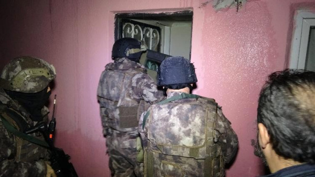 Uyuşturucu Operasyonu Yapılan Evin Duvarında Çukur Dizisinin Sembolü Görüldü