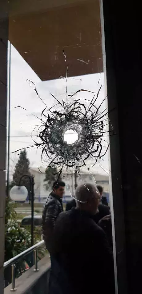 Cinsel İstismar Sanığı, Adliyede Polisin Belinden Silahı Alıp Rastgele Ateş Etti