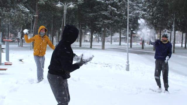 Silivri Beyaza Büründü! İlçede Kar Kalınlığı 10 Santimetreye Ulaştı