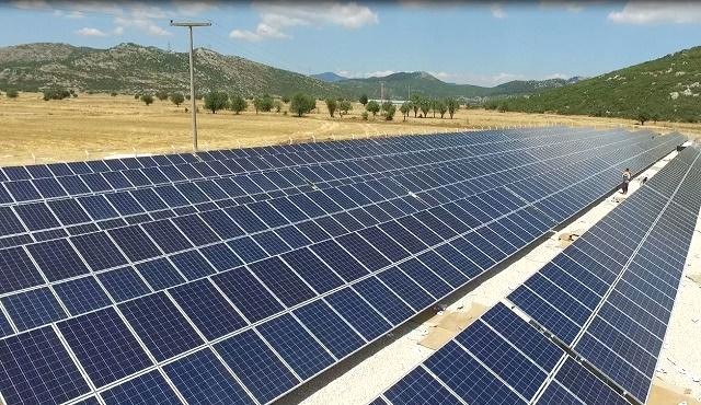 Antalya'da Kurulan <a class='keyword-sd' href='/gunes/' title='Güneş'>Güneş</a> Tarlası ile 8 Bin 600 Çiftçinin Elektrik İhtiyacı Karşılanıyor