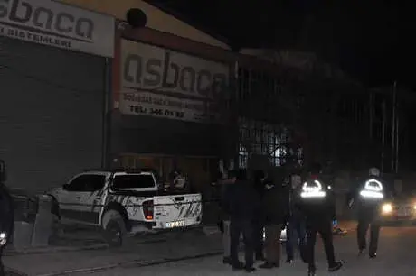 6 Yıl Önce Boşandığı Eşini Başka Bir Adamla Gören Saldırgan, Dehşet Saçtı