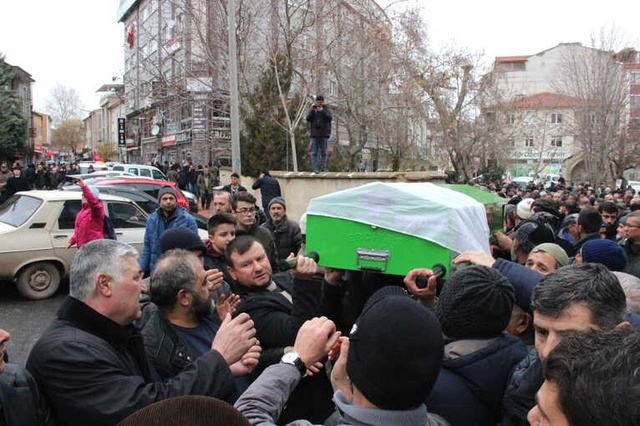 Hollanda'da Öldürülen Hümeyra, Karaman'da Gözyaşlarıyla Uğurlandı