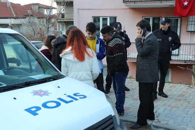 Lise Önünde Çıkan 'Yan Bakma' Tartışması Kanlı Bitti! Bir Öğrenci Yaralandı