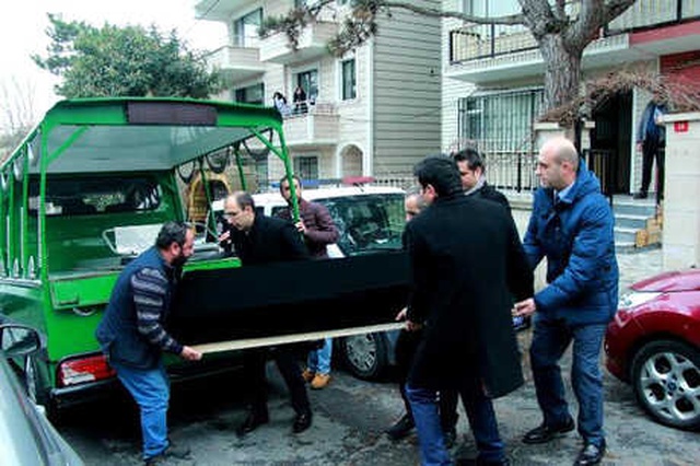 Banka Müdürü Evinde Ölü Bulundu