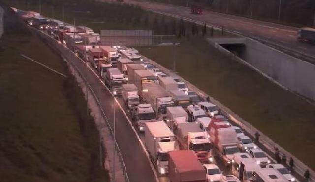 Son Dakika! Yavuz Sultan Selim Köprüsü'nde Kaza! Avrupa Yönü Trafiğe Kapatıldı Yavuz Sultan Selim Köprüsü'nde Kaza! 1 Ölü, 2 Yaralı