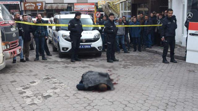 18 Yaşındaki Zanlı, İnşaat İşçisine Sokak Ortasında Kurşun Yağdırdı