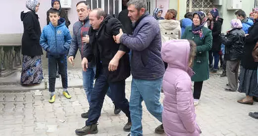 Bir Babanın Yıkıldığı An! 3 Çocuğunu Yerde Hareketsiz Halde Buldu