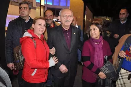 Eşiyle Birlikte Müslüm Filmine Giden Kemal Kılıçdaroğlu Senaryoyu Yorumladı: Yüreğimize Dokundular