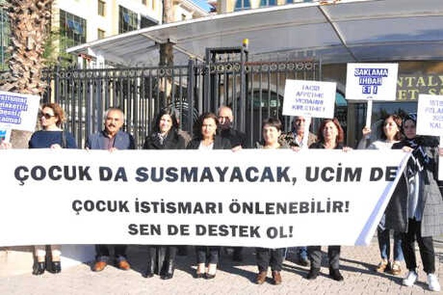 10 Yaşındaki Kız Çocuğu, Kendisini İstismar Eden Sanıkla AVM'de Karşılaştı