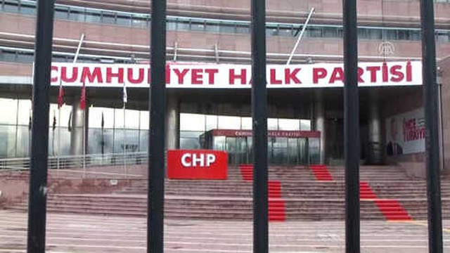 Arsa Mağdurları, 'Dalton Kardeşler' Kıyafetleriyle CHP Genel Merkezi Önünde Eylem Yaptı