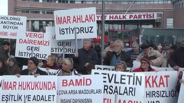 Arsa Mağdurları, 'Dalton Kardeşler' Kıyafetleriyle CHP Genel Merkezi Önünde Eylem Yaptı