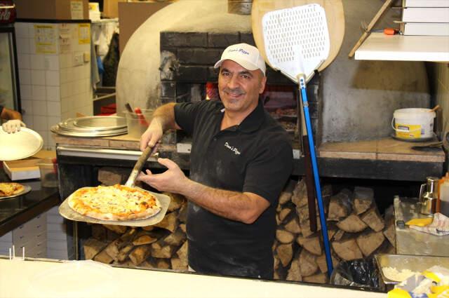 Kanada'da Evsizlere Pizza Dağıtan Türk Gönüllere Taht Kurdu!