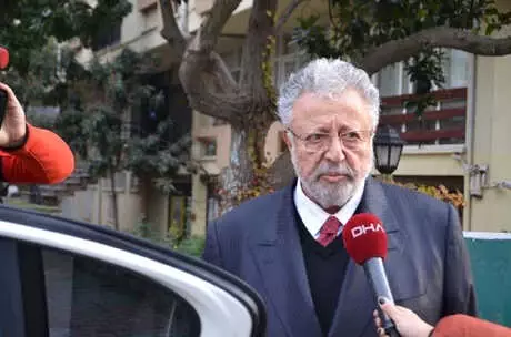 Haklarında Soruşturma Başlatılan Metin Akpınar ve Müjdat Gezen, Polis Eşliğinde Adliyeye Götürüldü