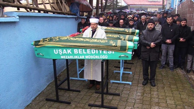 Acılı Baba, Üç Evladından Hangisinin Tabutuna Sarılacağını Bilemedi