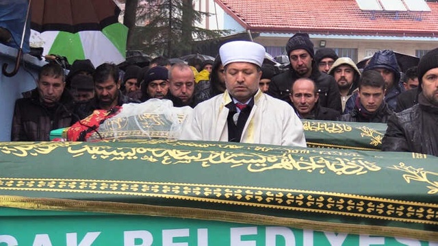 Acılı Baba, Üç Evladından Hangisinin Tabutuna Sarılacağını Bilemedi