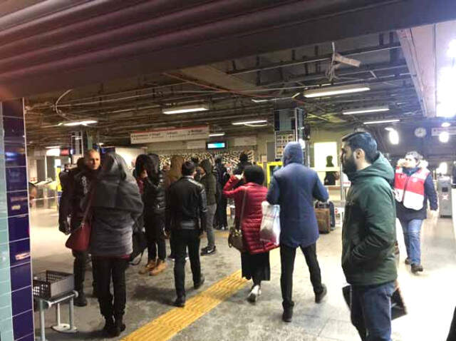 Ataköy-Bahçelievler Metro İstasyonu Arasındaki İntihar Nedeniyle Seferler Durduruldu Ataköy-Bahçelievler Metro Durakları Arasındaki İntihar Nedeniyle Seferler Durduruldu