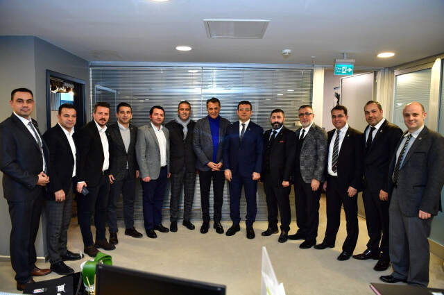 CHP'nin İstanbul Büyükşehir Belediye Başkan Adayı Ekrem İmamoğlu, Fikret Orman'ı Ziyaret Etti