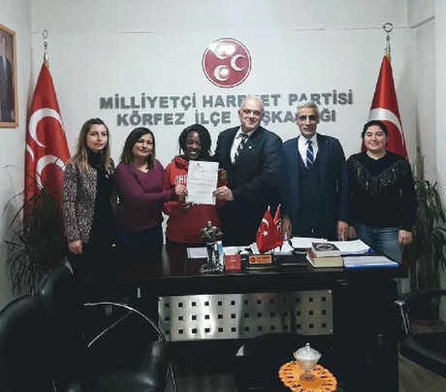Etiyopya Asıllı Öğretmen, MHP'ye Üyelik Başvurusunda Bulundu
