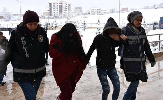 Eve Çağırdıkları Yaşlı Erkeklere Tuzak Kuran 2 Kadın ve Akrabaları Gözaltına Alındı