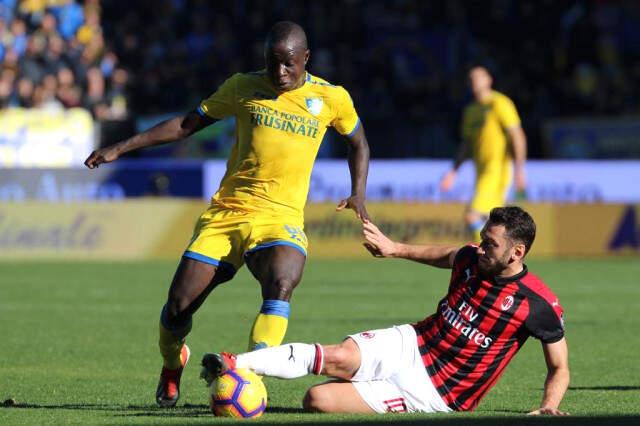 Hakan Çalhanoğlu'nun 90 Dakika Sahada Kaldığı Maçta Milan, Frosinone ile Berabere Kaldı