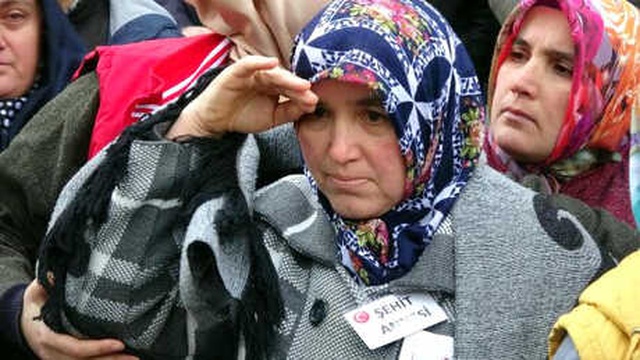 Şehit Annesi, Oğlunu Asker Selamı ile Son Yolculuğuna Uğurladı