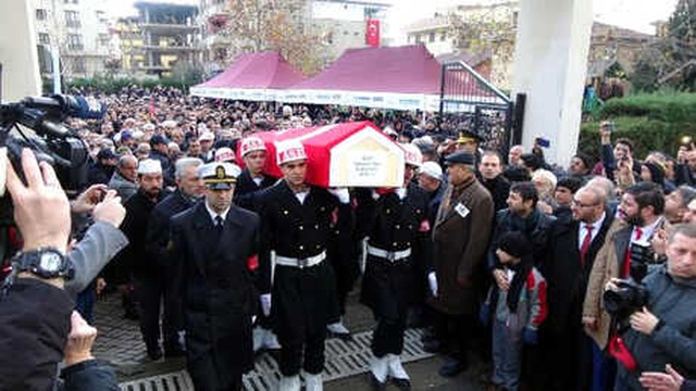 Şehit Annesi, Oğlunu Asker Selamı ile Son Yolculuğuna Uğurladı