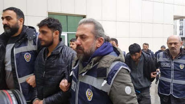 Katiller, 17 Yaşındaki Çocuğu Banyoda Parçalayıp Çöpe Attı