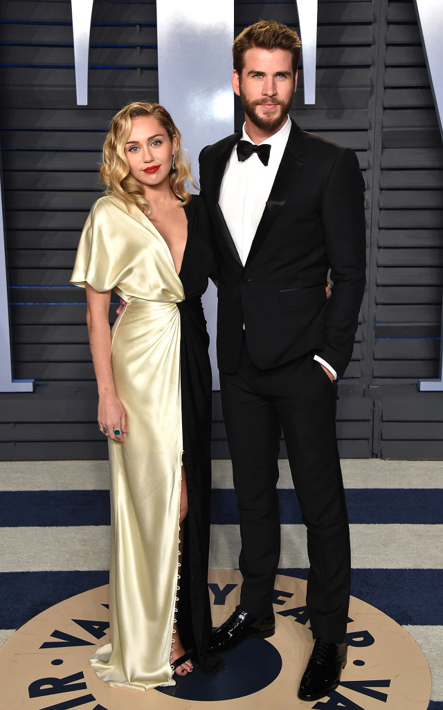 Miley Cyrus, 10 Yıllık Oyuncu Sevgilisi Liam Hemsworth'le Evlendiğini Instagram'dan Duyurdu!