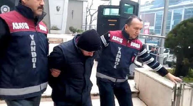 Hırsız, Geliştirdiği Aparat ile Camide Bulunan Bağış Kutusundaki Paraları Çalarken Yakalandı