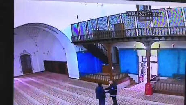 Hırsız, Geliştirdiği Aparat ile Camide Bulunan Bağış Kutusundaki Paraları Çalarken Yakalandı