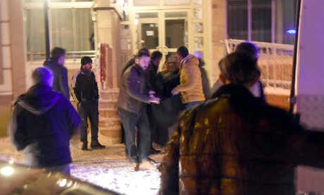 Genç Kadın İntihar Etti, Korkunç Olay Ağlayan Çocuklar Sayesinde Ortaya Çıktı