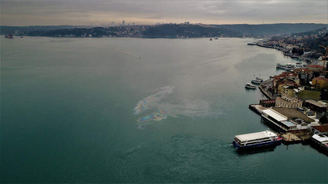İstanbul Boğazı'nda Çevre Felaketi Havadan Görüntülendi İstanbul Boğazı'nda Çevre Felaketi Havadan Görüntülendi