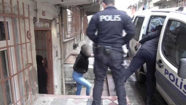  <a class='keyword-sd' href='/istanbul/' title='İstanbul'>İstanbul</a>'un Göbeğinde Skandal! Babası, Genç Kızı Zincire Vurdu