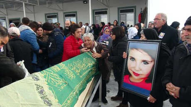 Minik Lorin Gözyaşlarıyla Toprağa Verildi