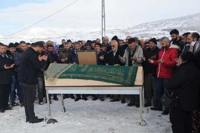 Minik Lorin Gözyaşlarıyla Toprağa Verildi