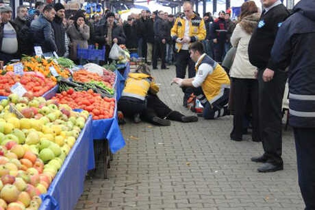 Pazardaki Kavgada Alışveriş Yaparken Vurulan Kadın Öldü