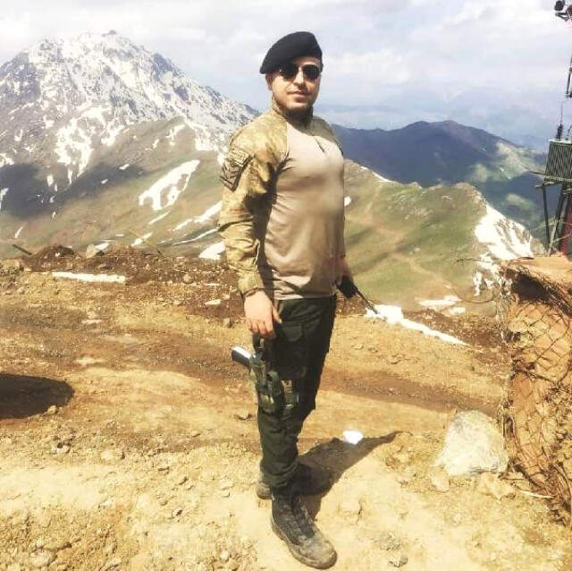 Hakkari'den Acı Haber! Askerlerimizin Üzerine Çığ Düştü: 1 Şehit, 1 Yaralı Hakkari'den Acı Haber! Askerlerimizin Üzerine Çığ Düştü: 1 Şehit, 1 Yaralı